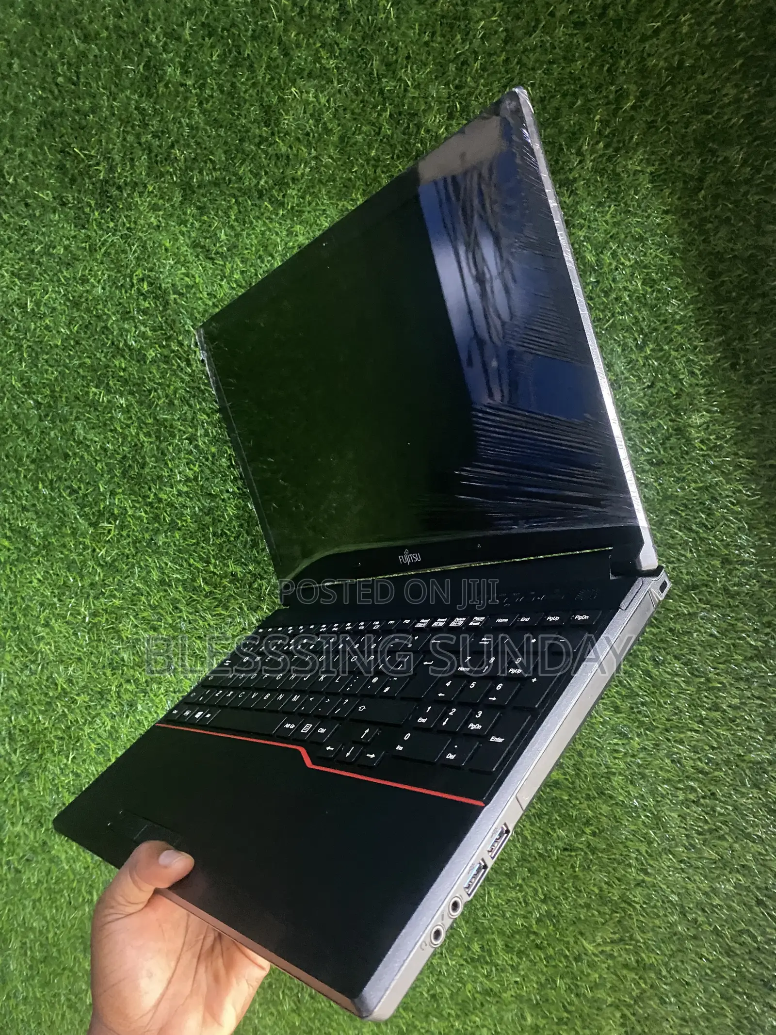 Laptop Fujitsu Lifebook A5511 8GB Intel Core i7 SSD 128GB
