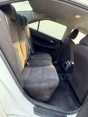 Toyota Camry LE 4dr Sedan (2.5L 4cyl 6A) 2016 White