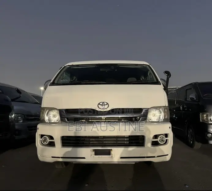 Toyota HiAce 2012 White