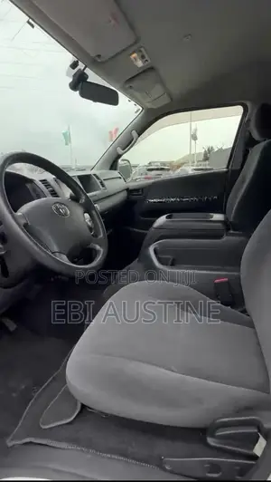 Toyota HiAce 2012 White