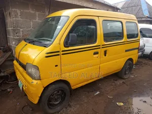 Suzuki Every 2018 Yellow