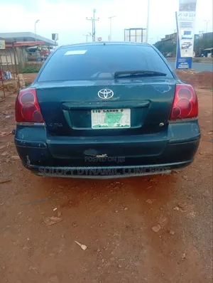 Toyota Avensis Liftback 2004 Green