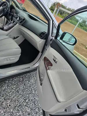 Toyota Venza 2011 Silver