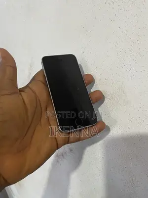 Apple iPhone SE 64 GB Black