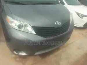 Toyota Sienna 2012 Gray