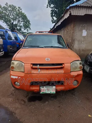 Nissan Frontier Automatic 2005 Yellow