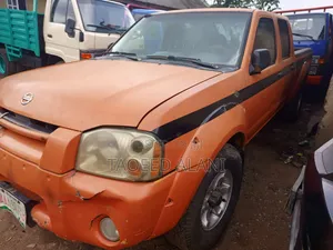 Nissan Frontier Automatic 2005 Yellow