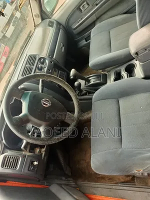 Nissan Frontier Automatic 2005 Yellow