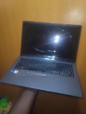 Laptop Asus R558UF 8GB Intel Core i5 HDD+SSD 1T