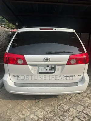 Toyota Sienna 2007 White