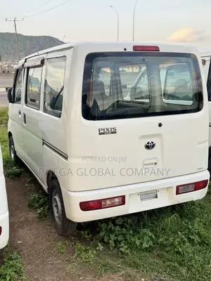 Daihatsu Hijet 2007 White