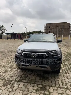 New Toyota Hilux 2025 Black