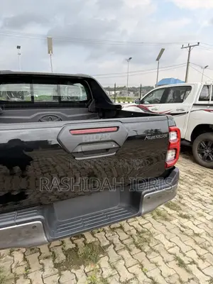 New Toyota Hilux 2025 Black