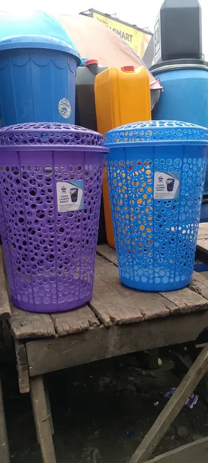 Laundry Basket With Cover