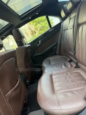 Mercedes-Benz E350 Base 4Matic Sedan AWD (3.5L 6cyl 7A) 2010 White