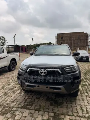 New Toyota Hilux 2025 Black