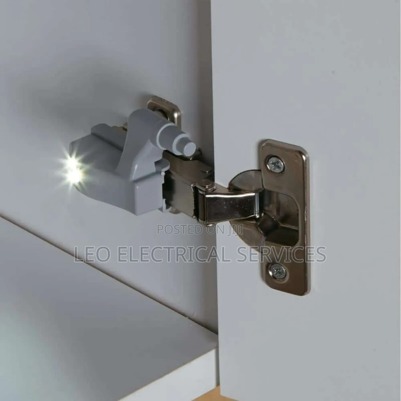 LED Cabinet Hinge Light –Automatic Wardrobe Kitchen Light (+Battery)