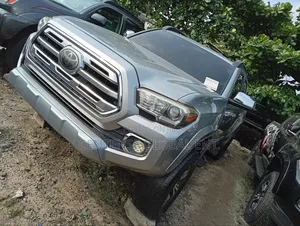 Toyota Tacoma 2020 Silver