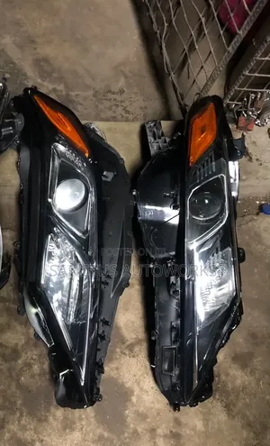 Headlight Toyota Camry 2018