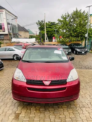 Toyota Sienna 2005 Red