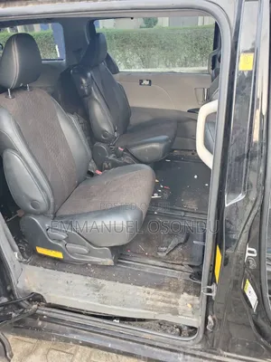 Toyota Sienna SE 8 Passenger 2011 Black