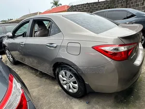 Toyota Corolla 2015 Gold