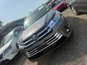 Toyota Highlander XLE 2019 Gray
