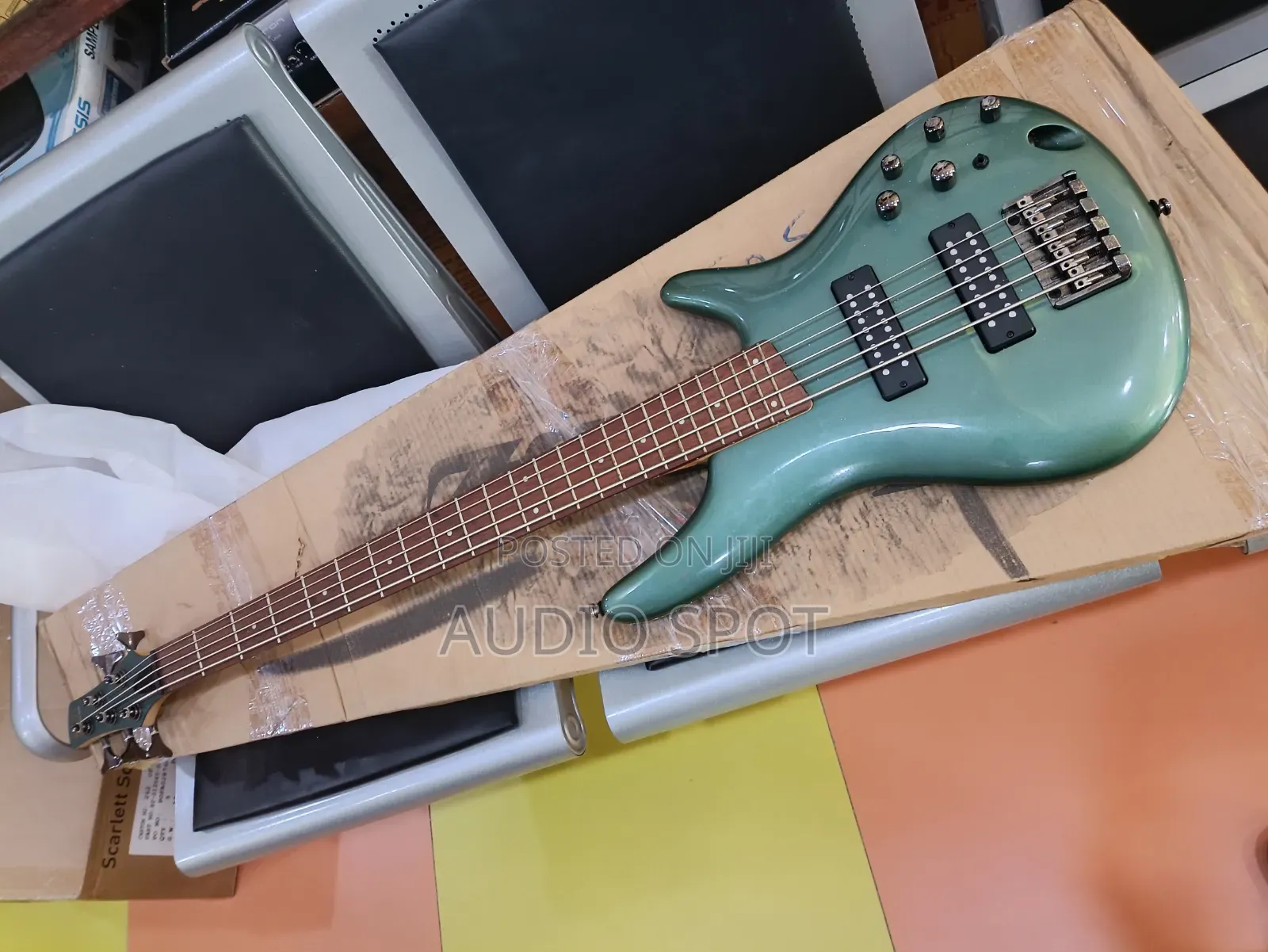 IBANEZ Active 5 Strings Bass Guitar Model Sr305
