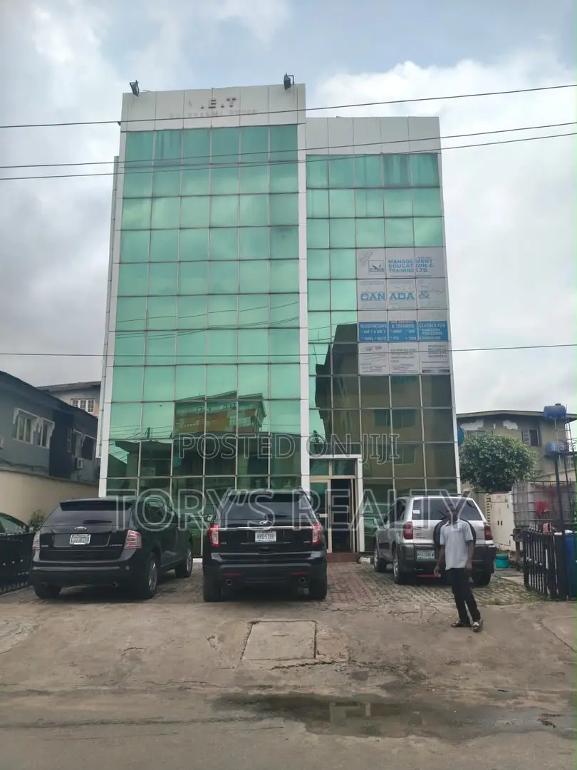 4 Storey Building Commercial Complex
