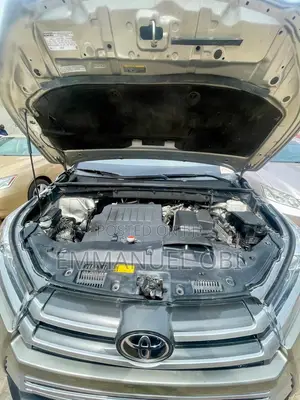 Toyota Highlander Limited V6 4x4 (3.5L 6cyl 6A) 2016 Gold