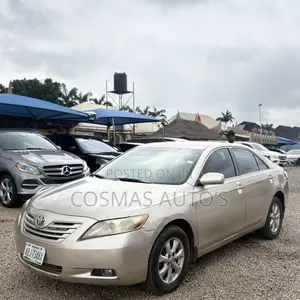 Toyota Camry XLE 4dr Sedan (2.4 4cyl 5A) 2008 Gold