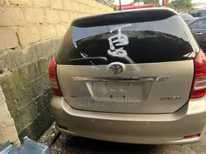 Toyota Wish 2008 Gold