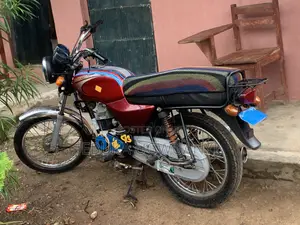 Bajaj Boxer 100 2025 Red