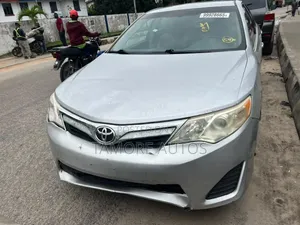 Toyota Camry LE 4dr Sedan (2.5L 4cyl 6A) 2012 Silver