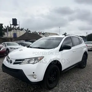 Toyota RAV4 LE FWD (2.5L 4cyl 6A) 2013 White