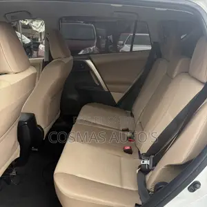 Toyota RAV4 LE FWD (2.5L 4cyl 6A) 2013 White