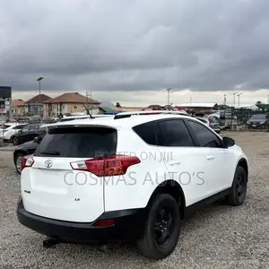 Toyota RAV4 LE FWD (2.5L 4cyl 6A) 2013 White
