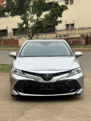 Toyota Camry XLE V6 (3.5L V6 8A) 2019 Silver
