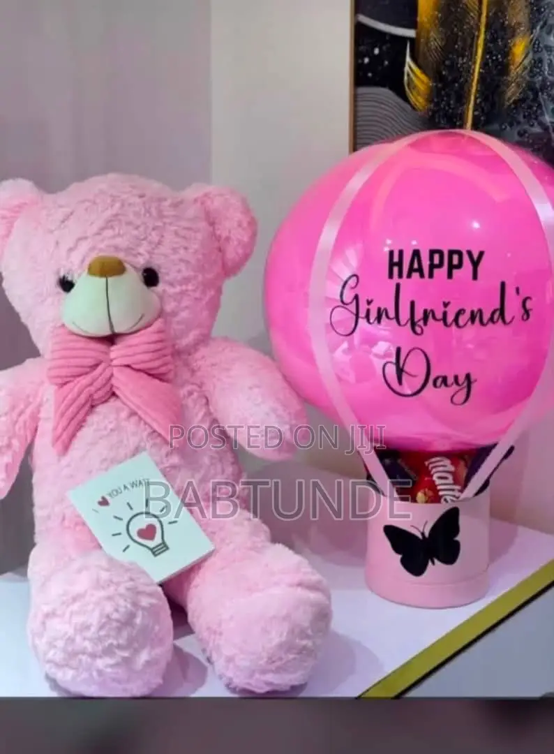 Girlfriend’s Day Surprise
