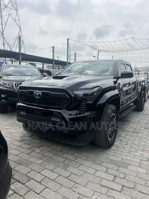 Toyota Tacoma SR5 Double Cab 6' Bed AT 2024 Black
