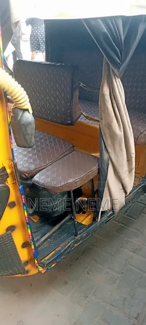 TVS King Cargo 2005 Yellow