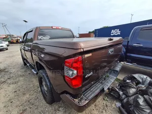 Toyota Tundra 2018 Orange