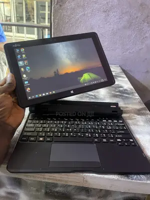 Laptop Fujitsu 4GB Intel Atom SSD 128GB