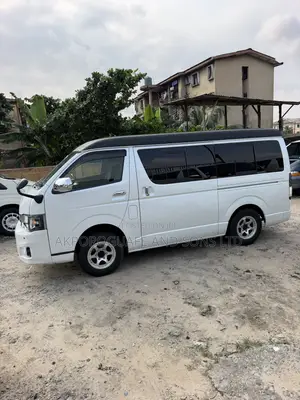 Toyota HiAce 2013 White