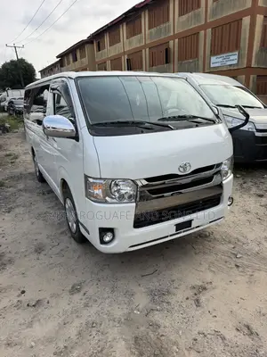 Toyota HiAce 2018 White