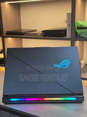 Laptop Asus ROG Strix G18 32GB Intel Core i9 SSD 2T