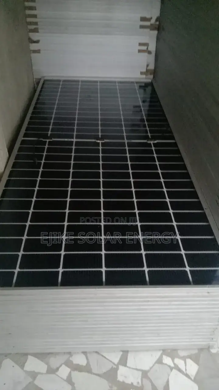 High Efficiency 650 Watts Solar Panel