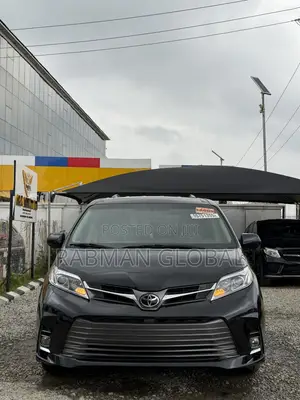 Toyota Sienna XLE Premium 8 Passenger (3.5L 6cyl 8A) 2017 Black