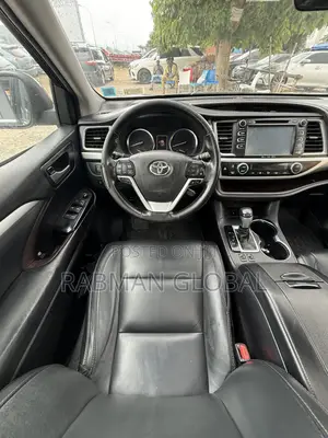 Toyota Highlander XLE 4x4 V6 (3.5L 6cyl 8A) 2018 Black