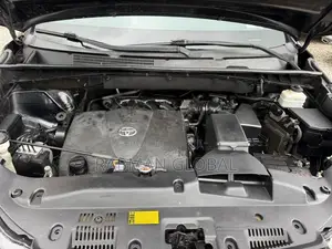 Toyota Highlander XLE 4x4 V6 (3.5L 6cyl 8A) 2018 Black